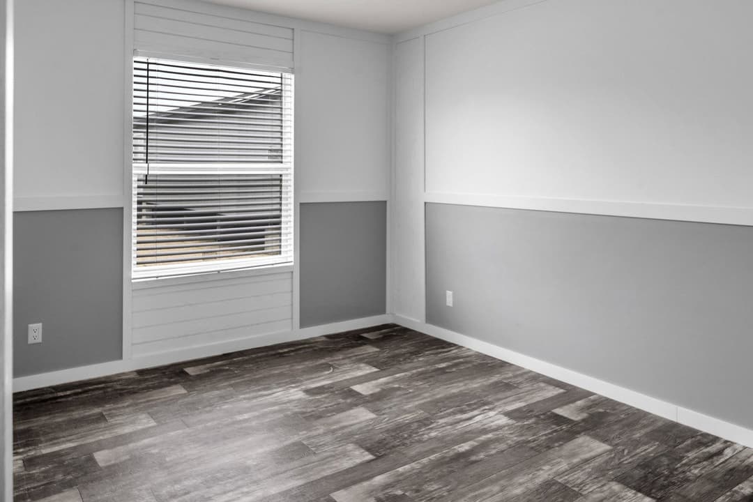 Valu premier 32724g bedroom home features