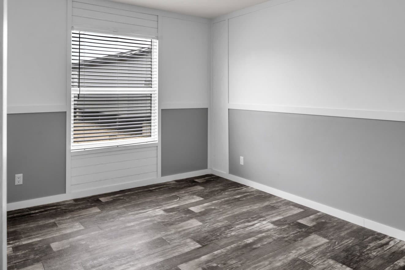 Valu premier 32724g bedroom home features
