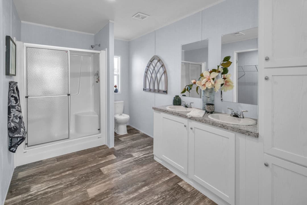 Valu 28563u bathroom home features