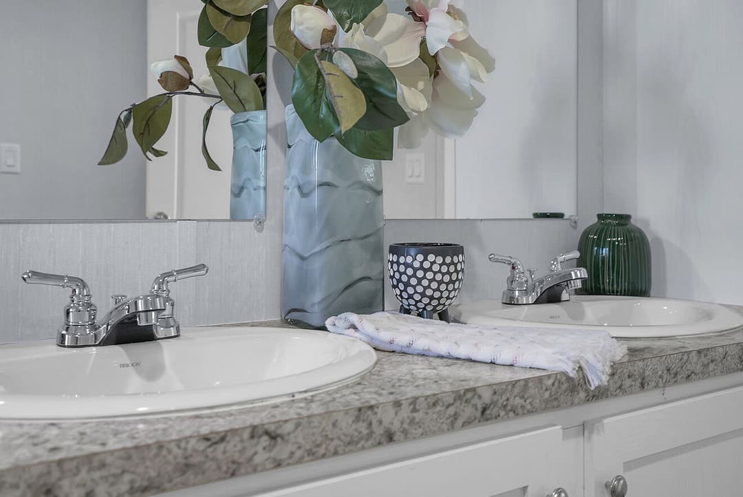 Valu 28563u bathroom home features