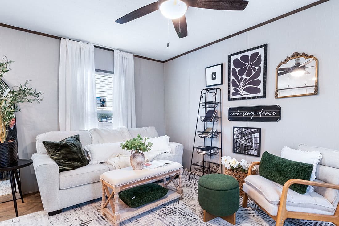 Select 16562a interior home features