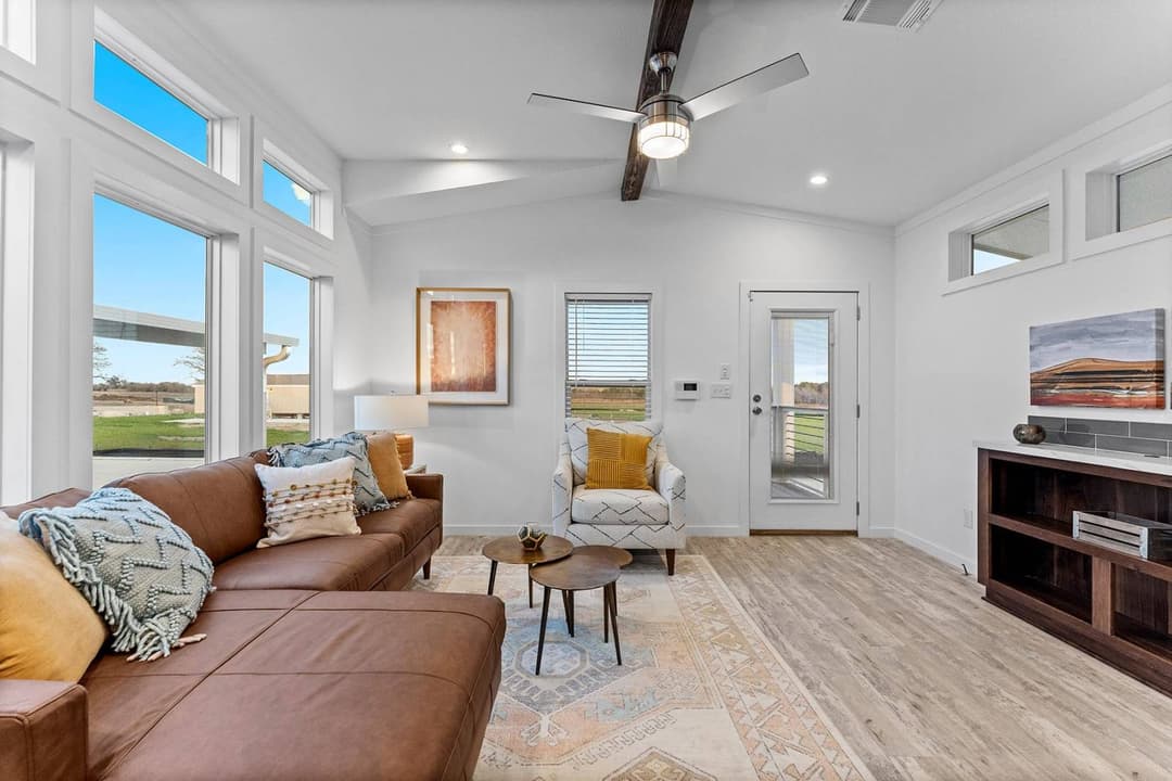 Innovation 1668h interior home features