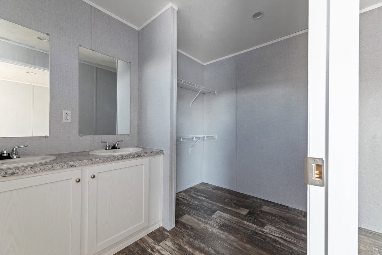 Valu premier 16683g bathroom home features