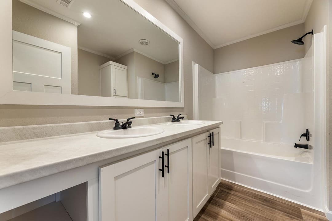 Innovation 3256h bathroom home features