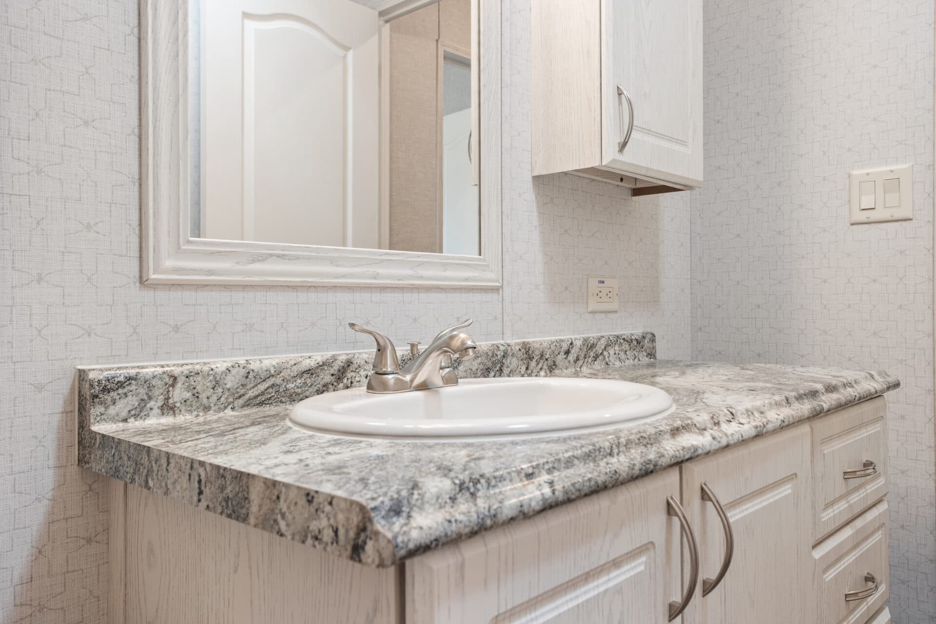 Heritage h-3272-43a bathroom home features