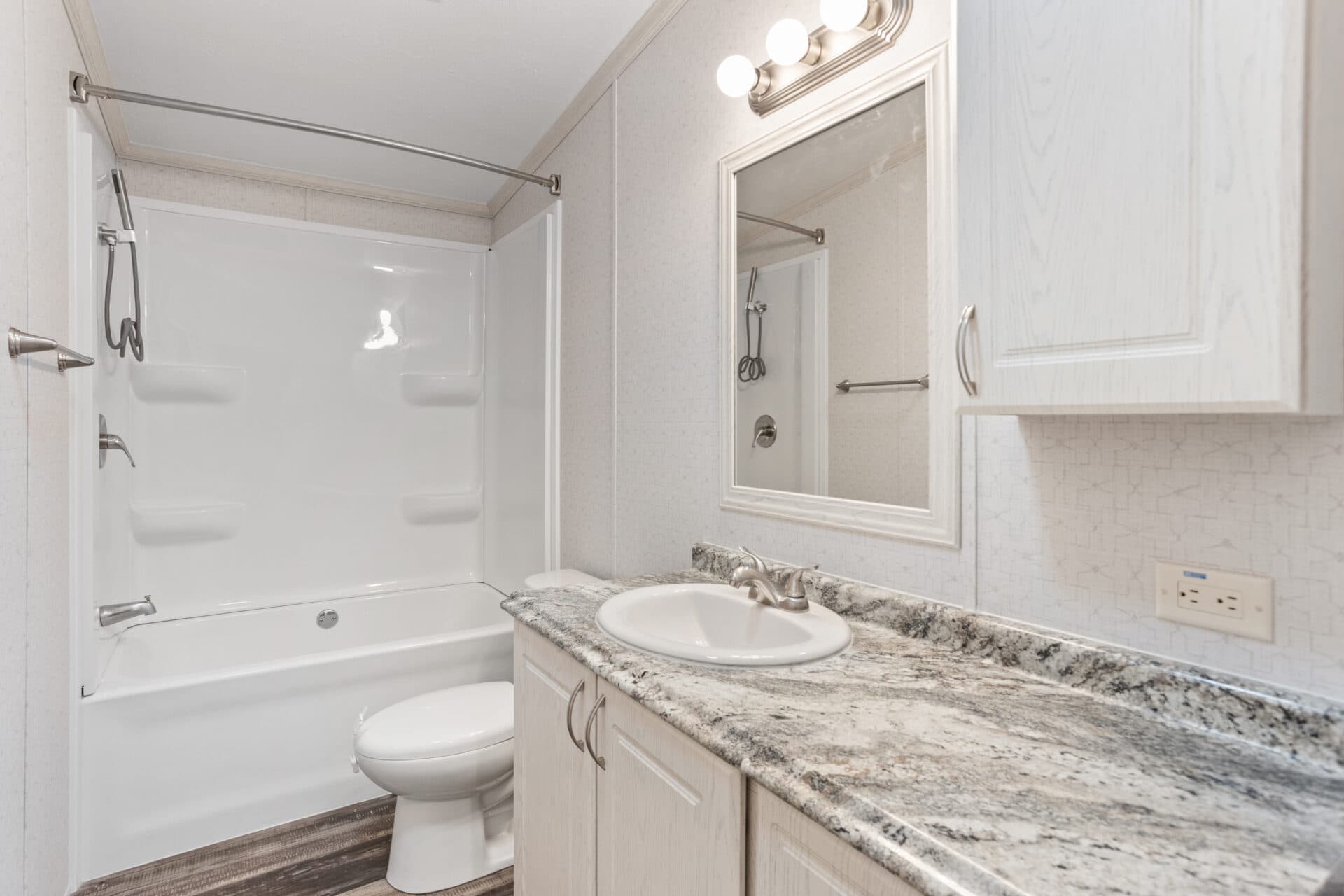 Heritage h-3272-43a bathroom home features
