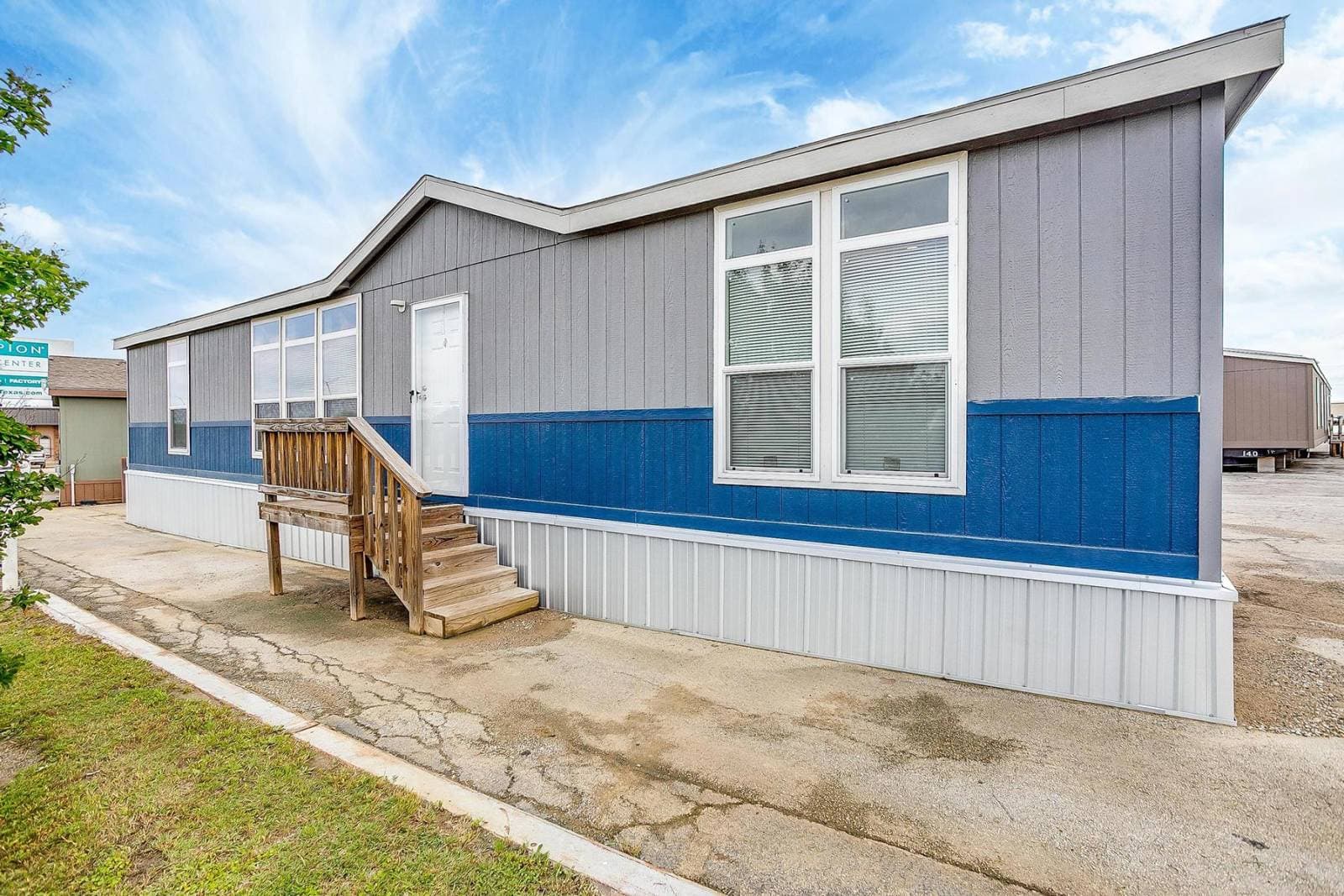 Nm3256h exterior home features