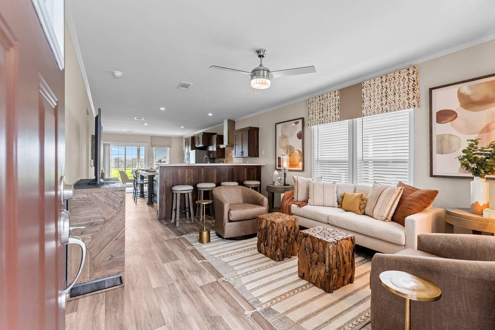 Innovation 2860s living room home features