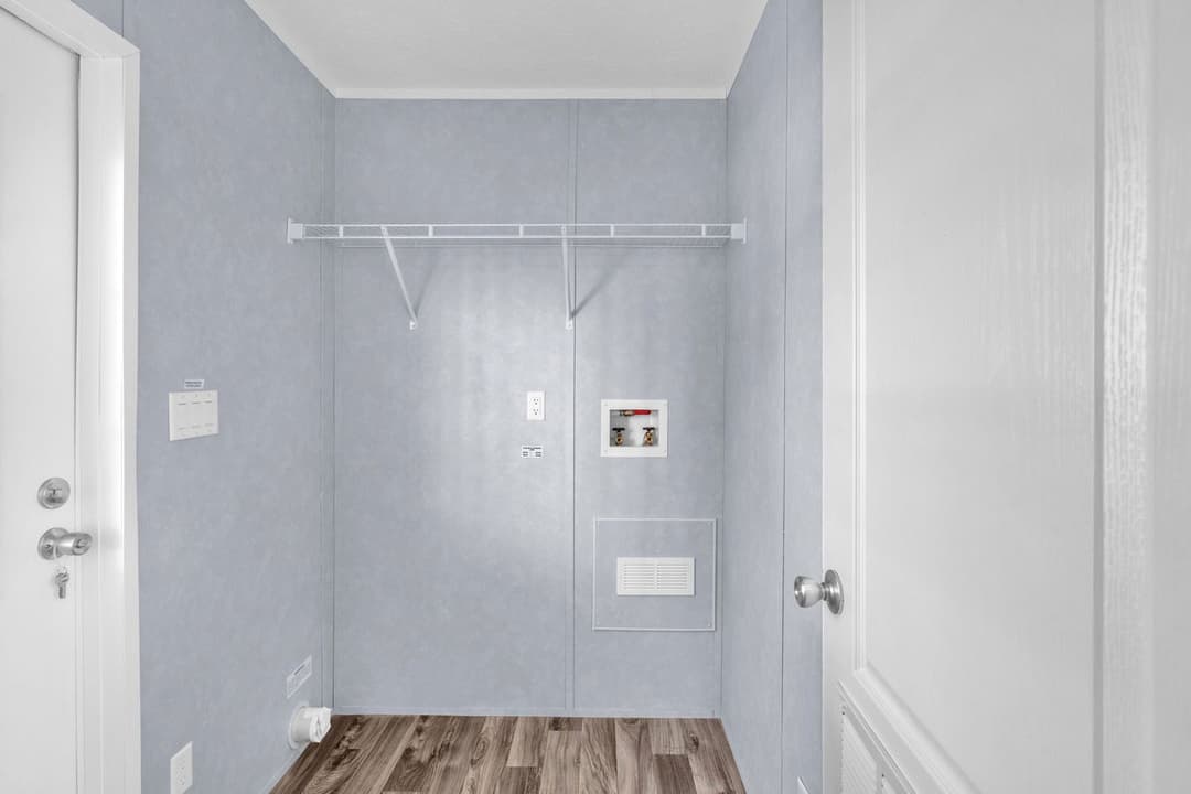 Valu maxx 28483m interior home features