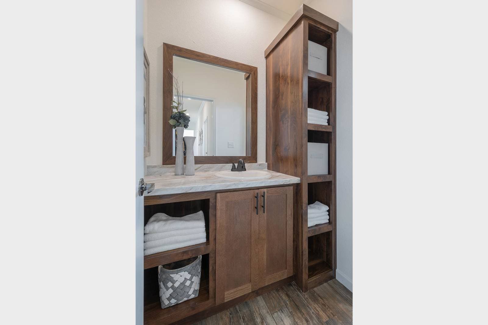 Innovation 3276n bathroom home features