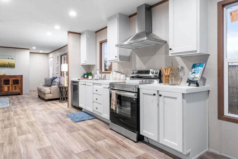 Grand kitchen home features