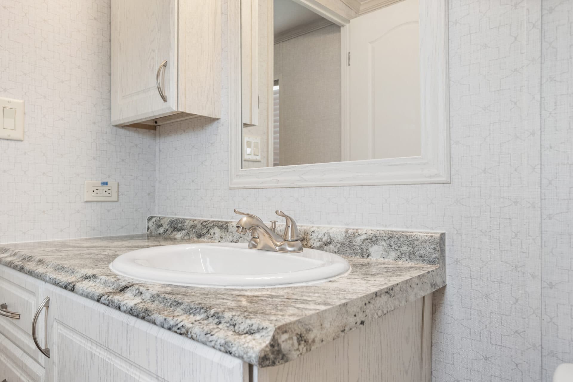 Heritage h-3272-43a bathroom home features