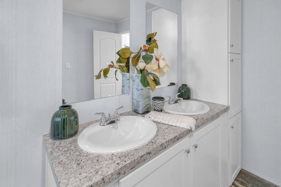 Valu 28563u bathroom home features