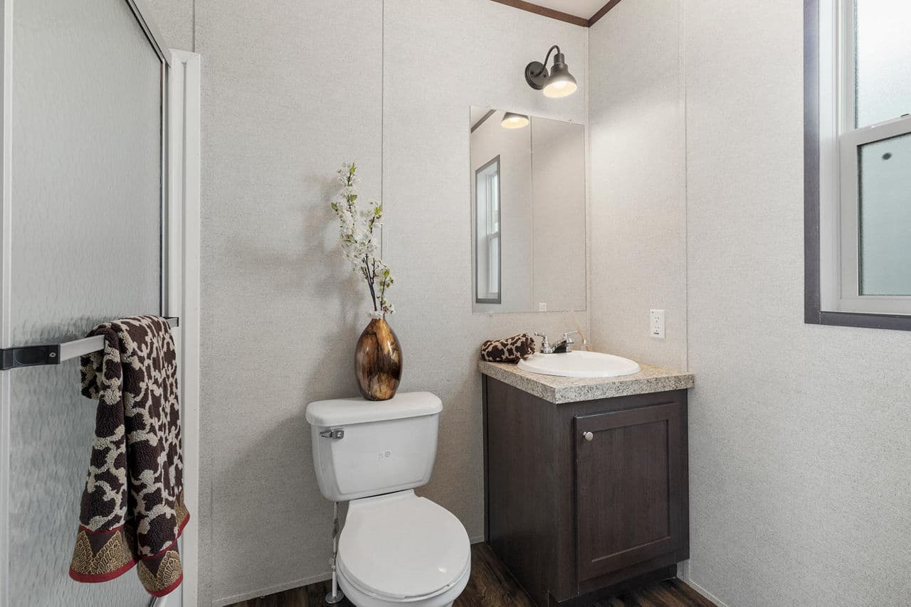 Nm1660a bathroom home features