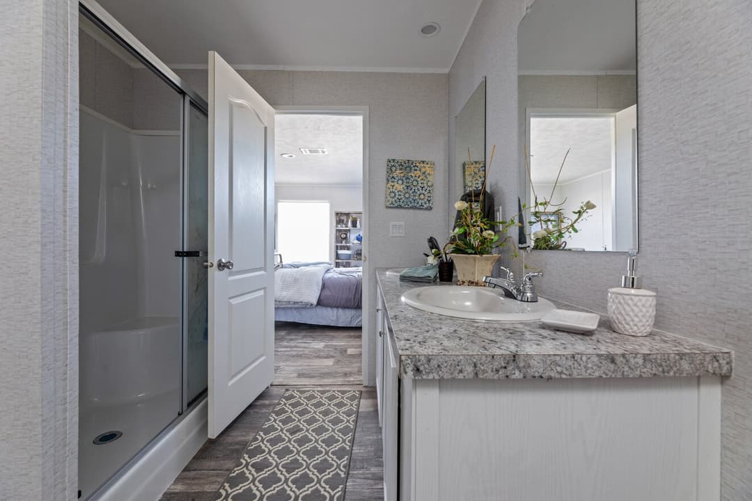 Valu premier 32483g bathroom home features