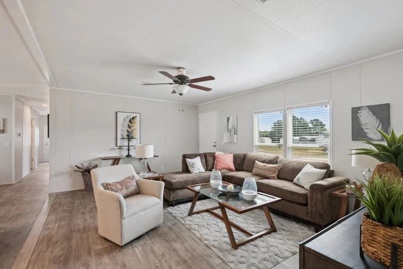 Valuhomes 28563p living room home features