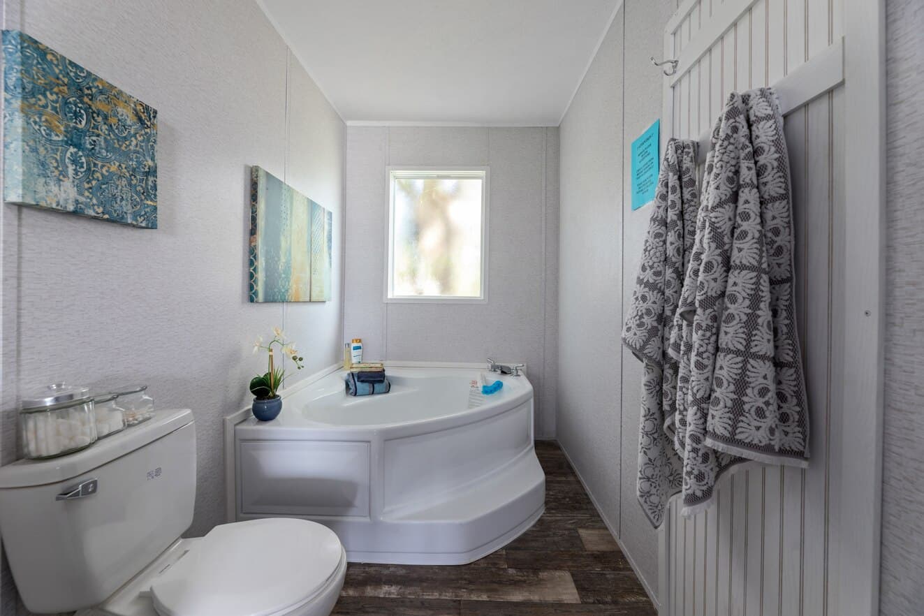 Valu premier 32483g bathroom home features