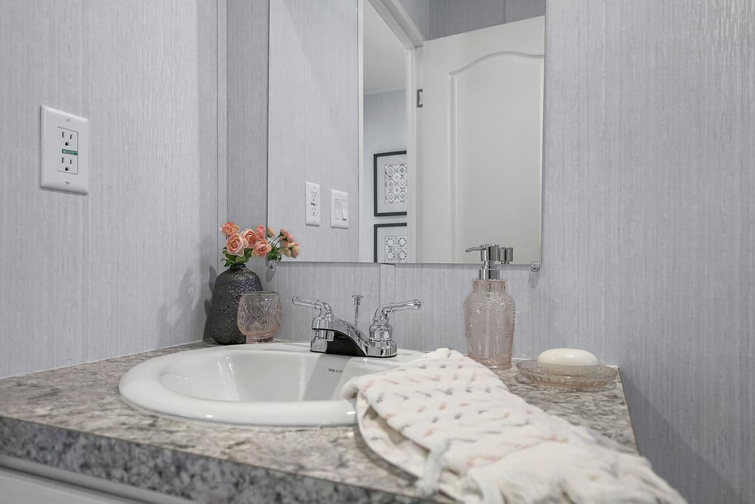 Valu premier 32643g bathroom home features
