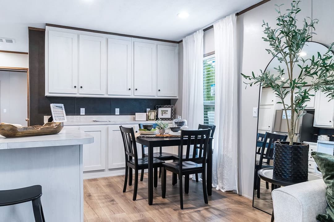 Select 16562a interior home features