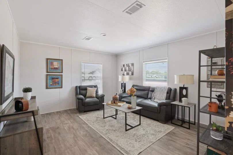 Valuhomes 28724p living room home features