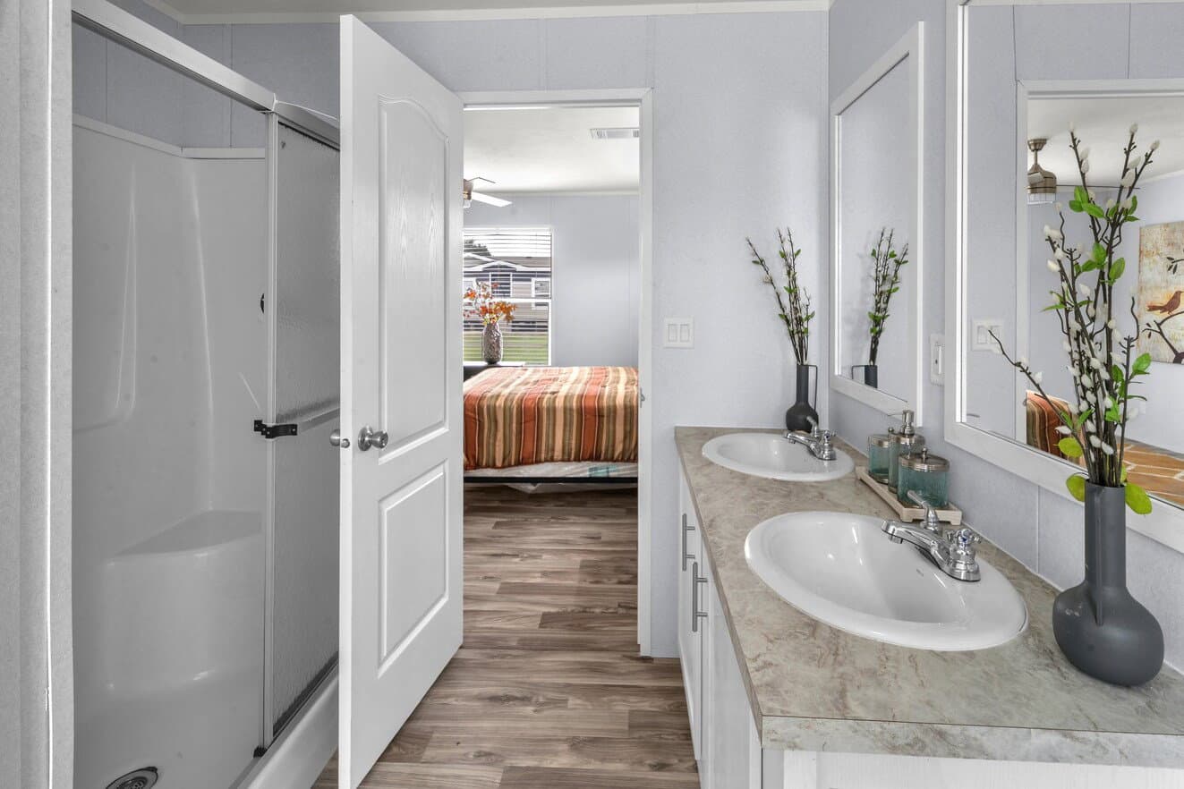 Valu 28483u bathroom home features