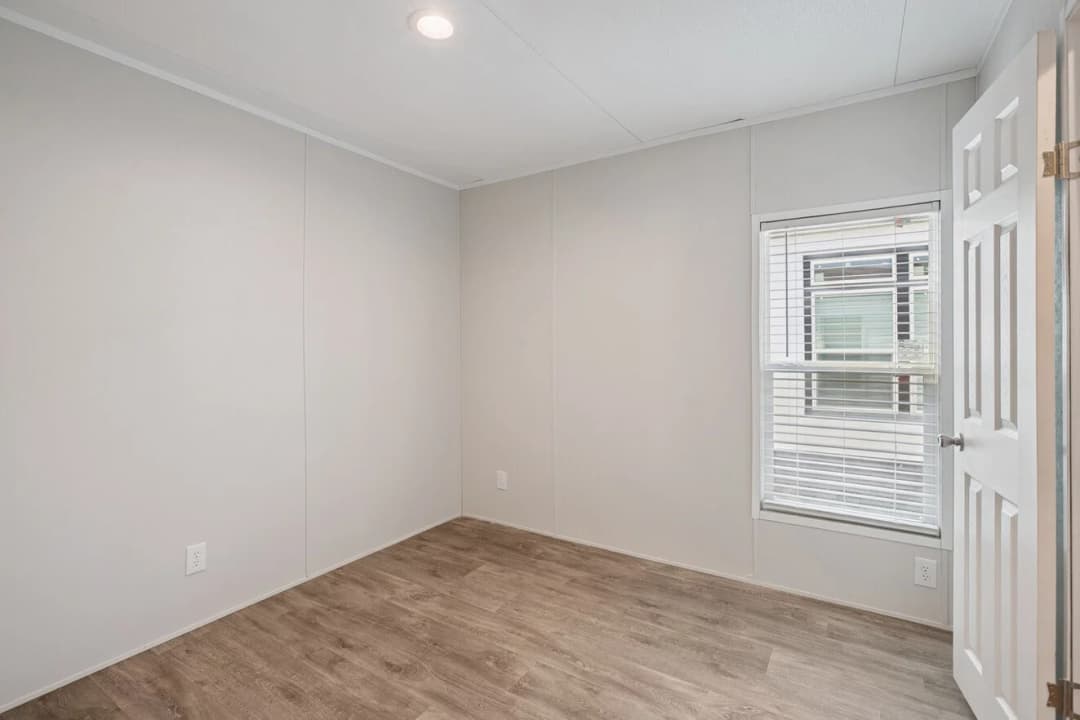 Valuhomes 28724p bedroom home features