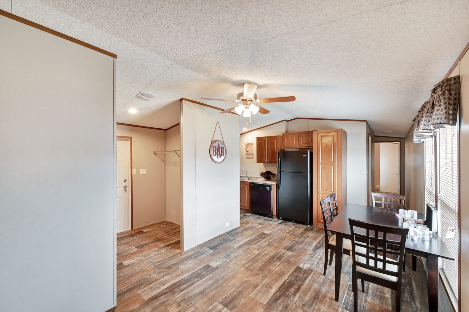 Oilfield interior home features