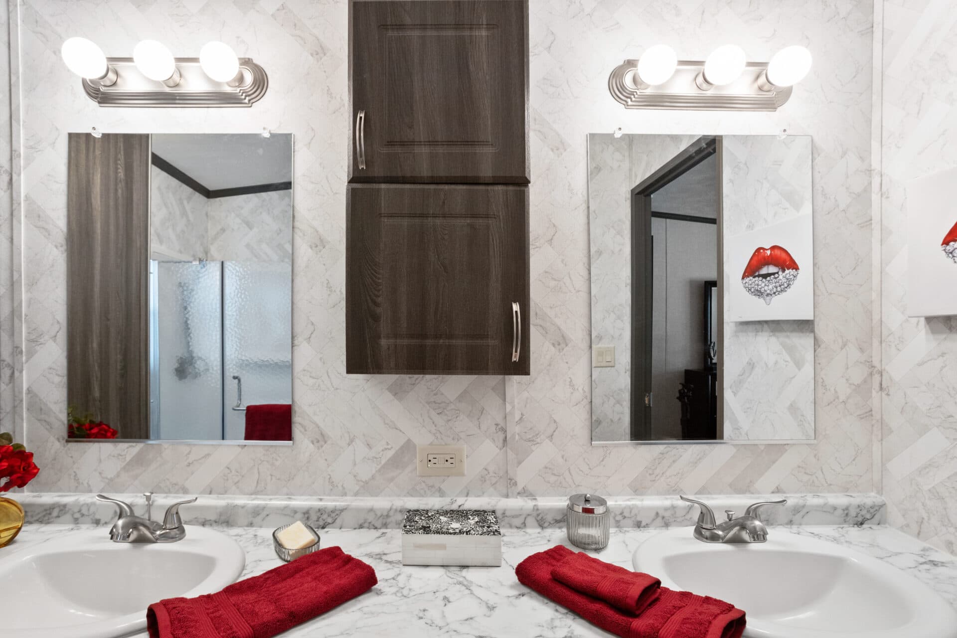 Classic c-3252-32d bathroom home features