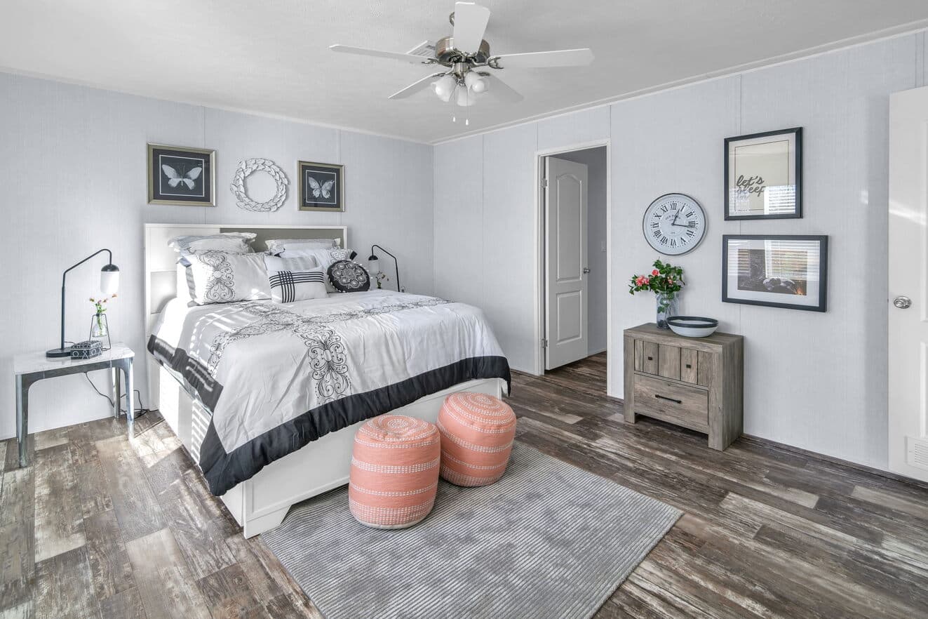 Valu 28563u bedroom home features