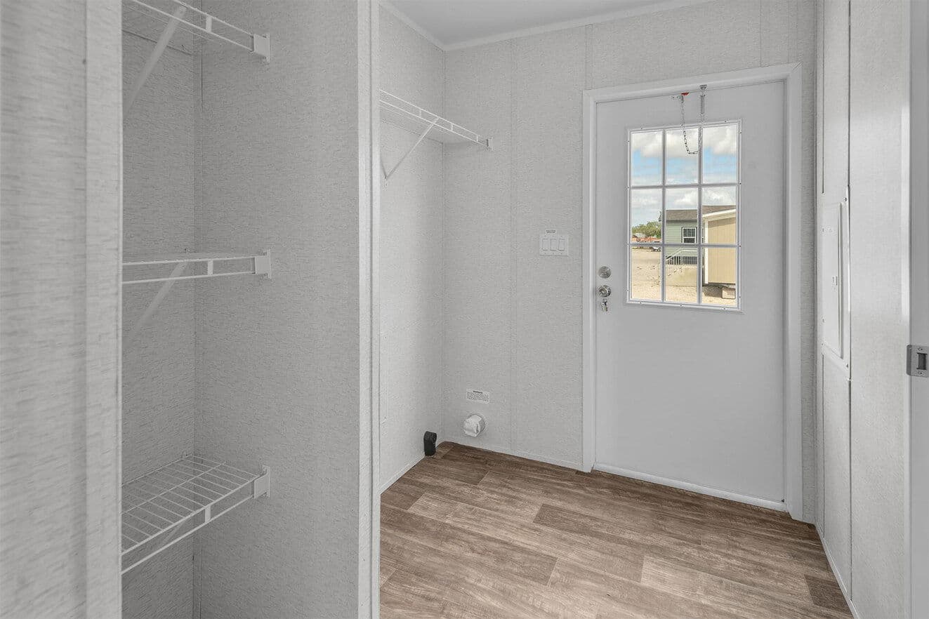 Valu maxx 28563m interior home features