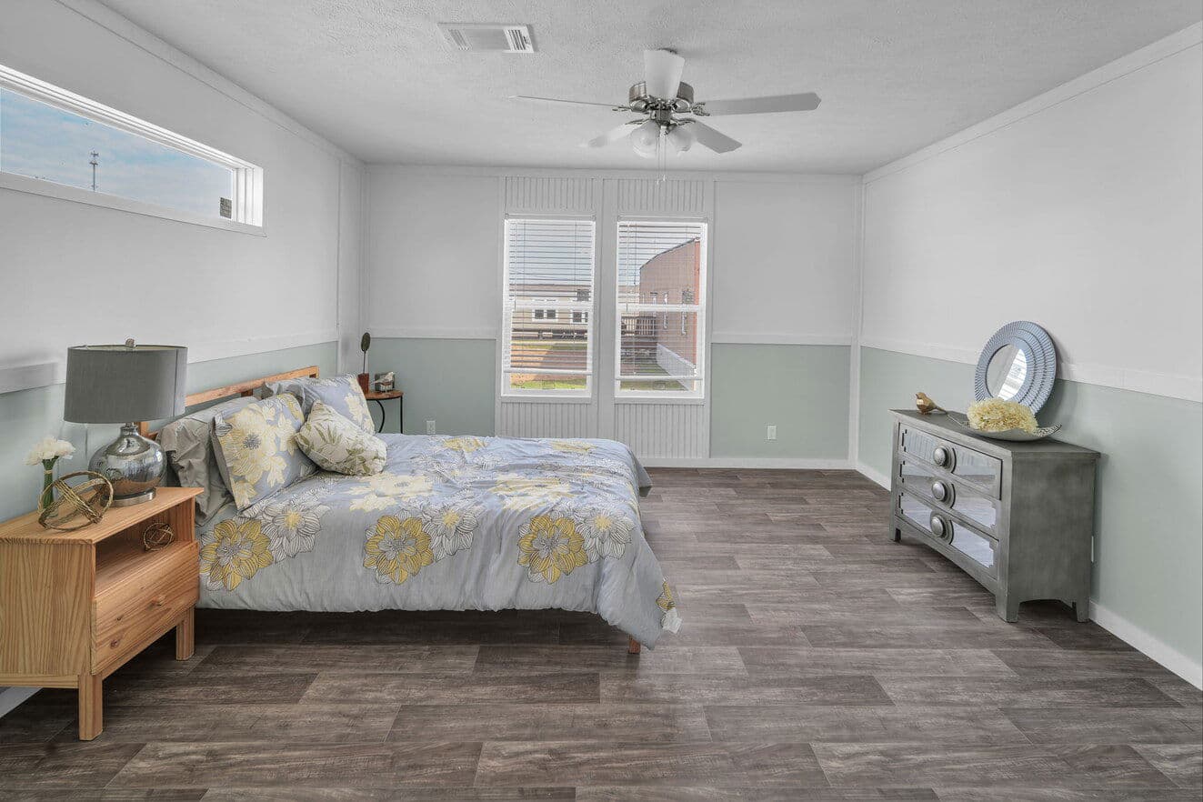 Valu maxx premier 32643e interior and bedroom home features