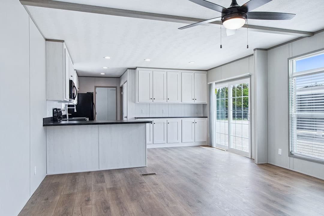 Anniversary 16682a interior home features