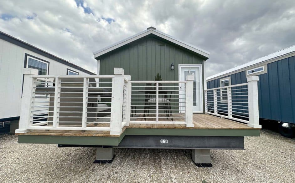 Starling d40ep8 elevation and exterior home features