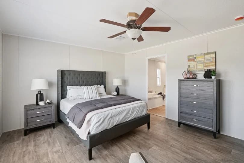 Valuhomes 28724p bedroom home features