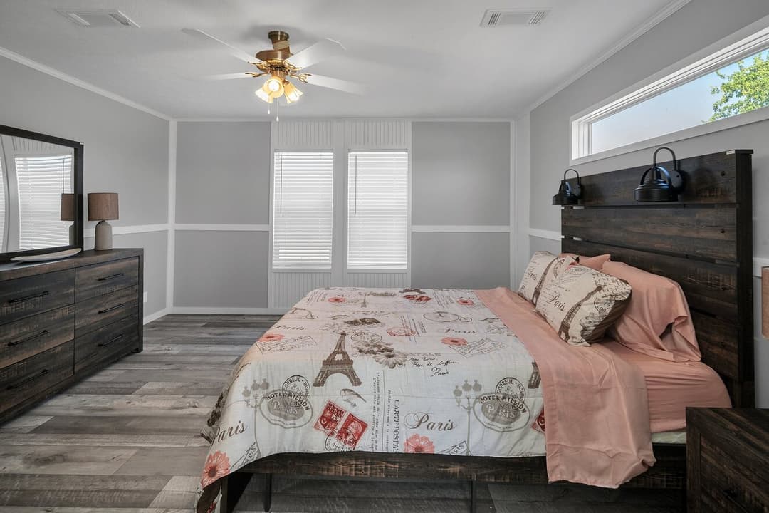 Valu premier 32684g bedroom home features