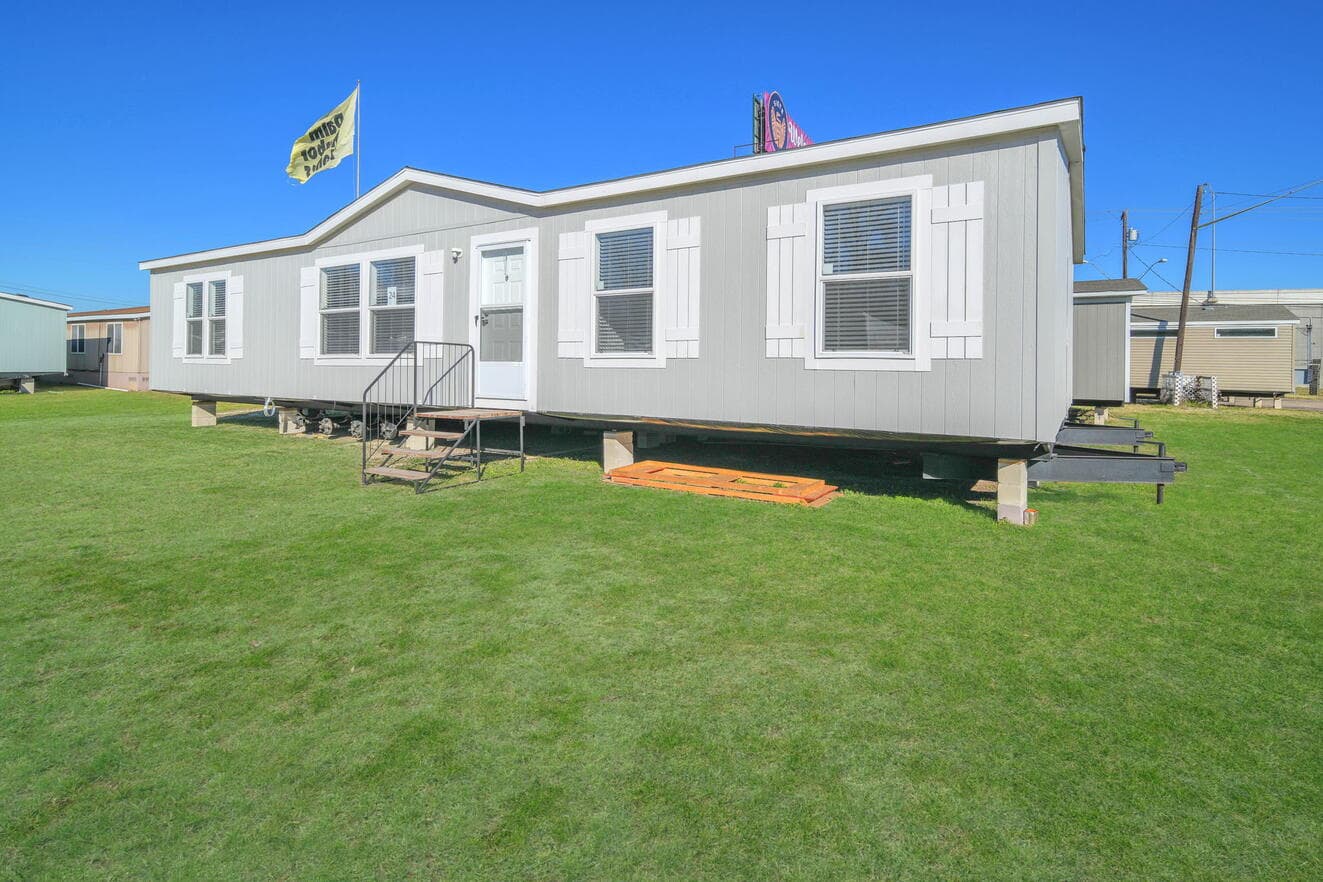 Valu 28563u elevation, exterior, and hero home features