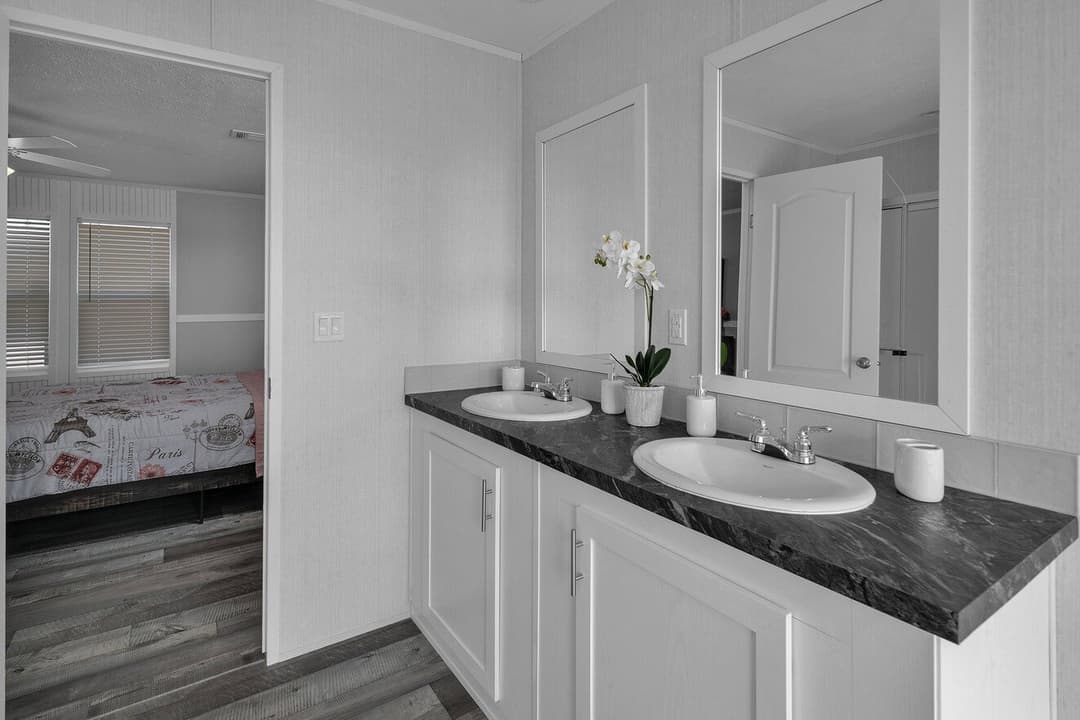 Valu premier 32684g bathroom home features
