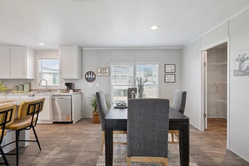 Valuhomes 28563p kitchen home features