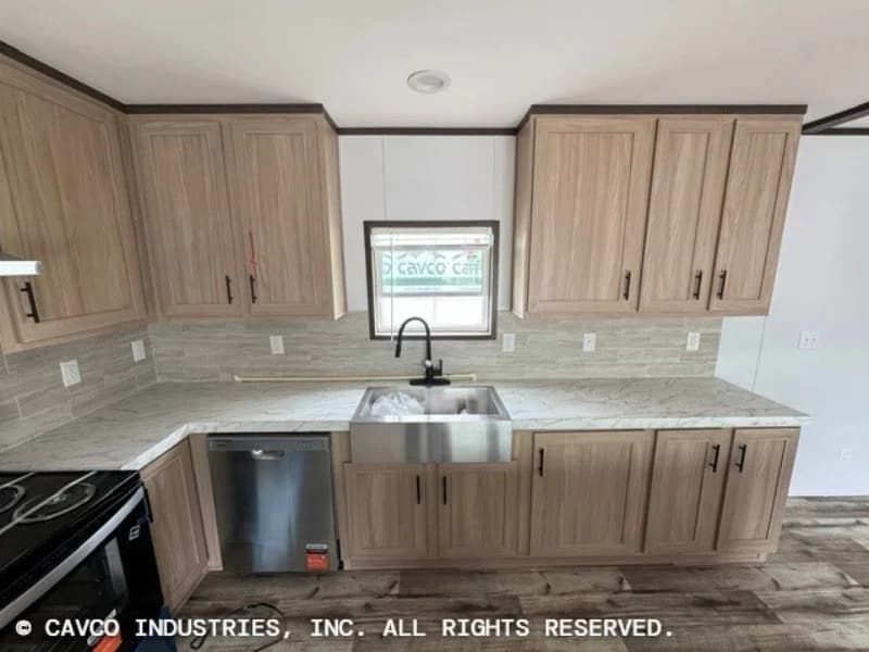 Landmark 16763b kitchen home features