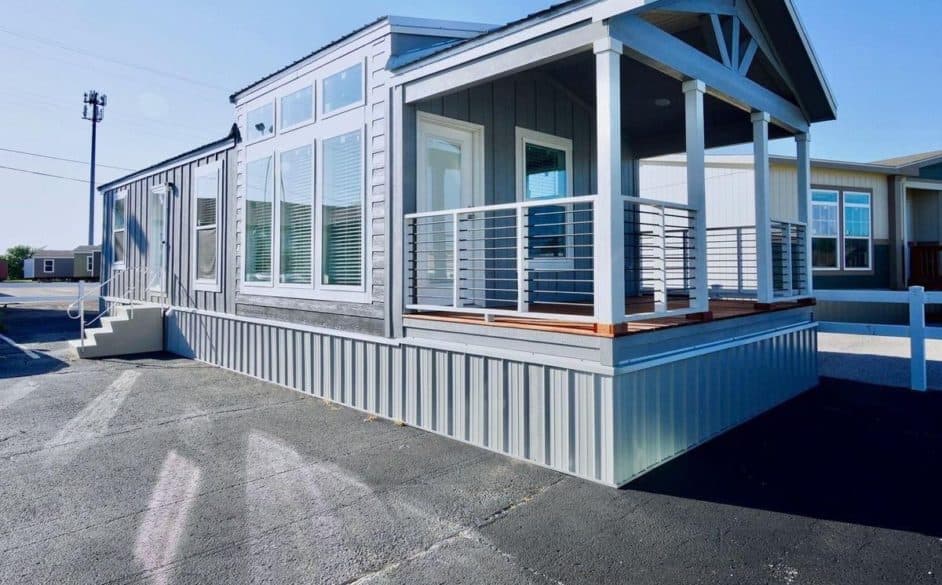 Starling d40ep8 elevation and exterior home features