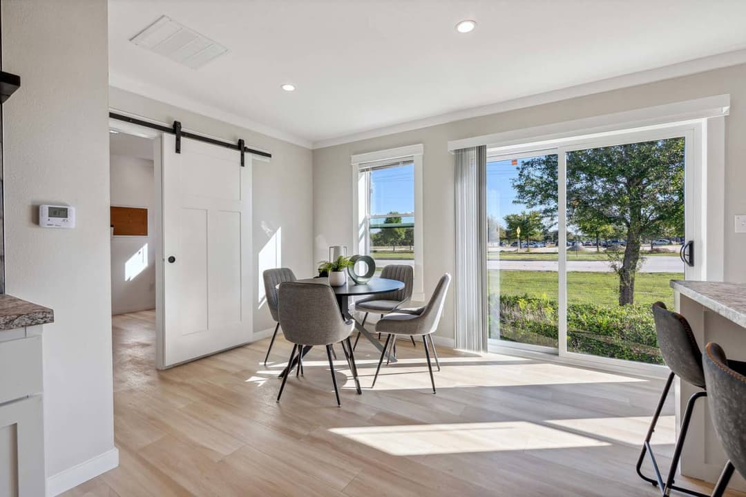 Kritzer 110 interior home features