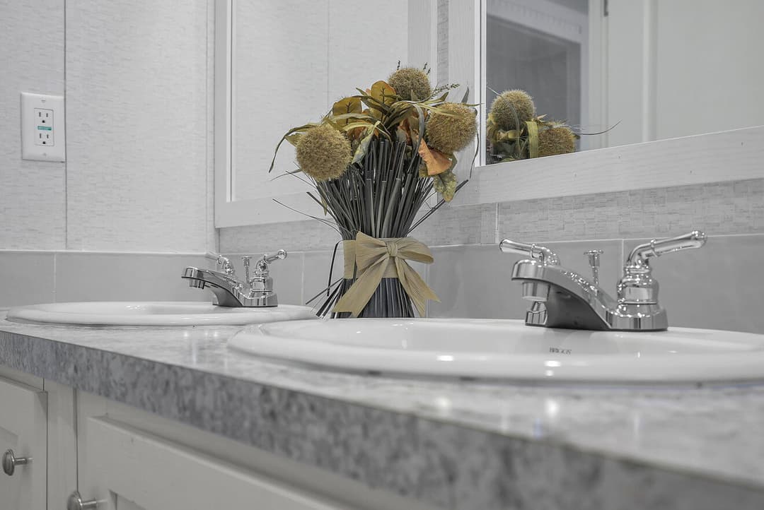 Valu premier 32643g bathroom home features