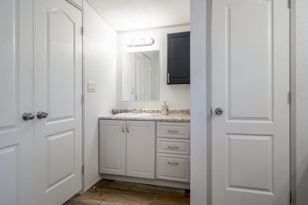 Heritage h-1880-32e bathroom home features