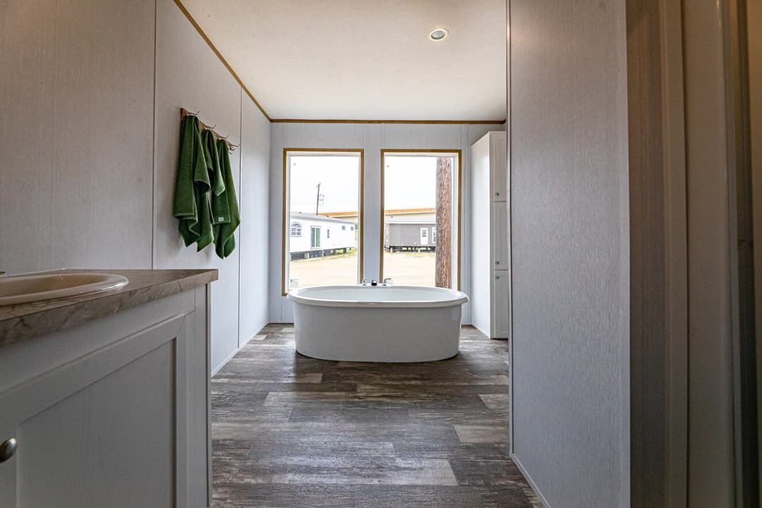 Valu premier 32684g bathroom home features