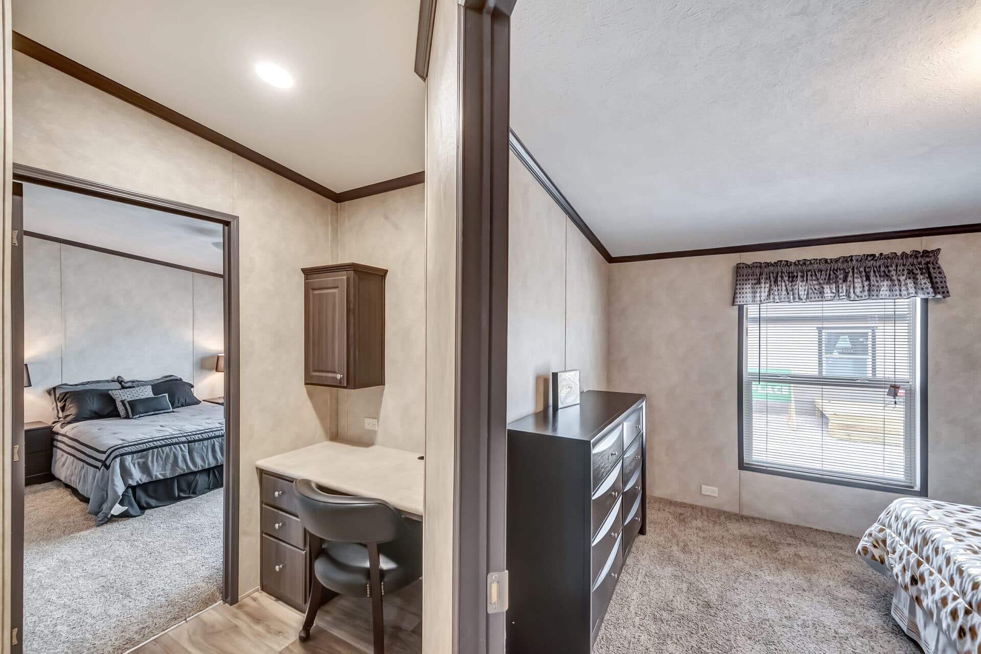 Classic c-3280-42.5b bedroom home features