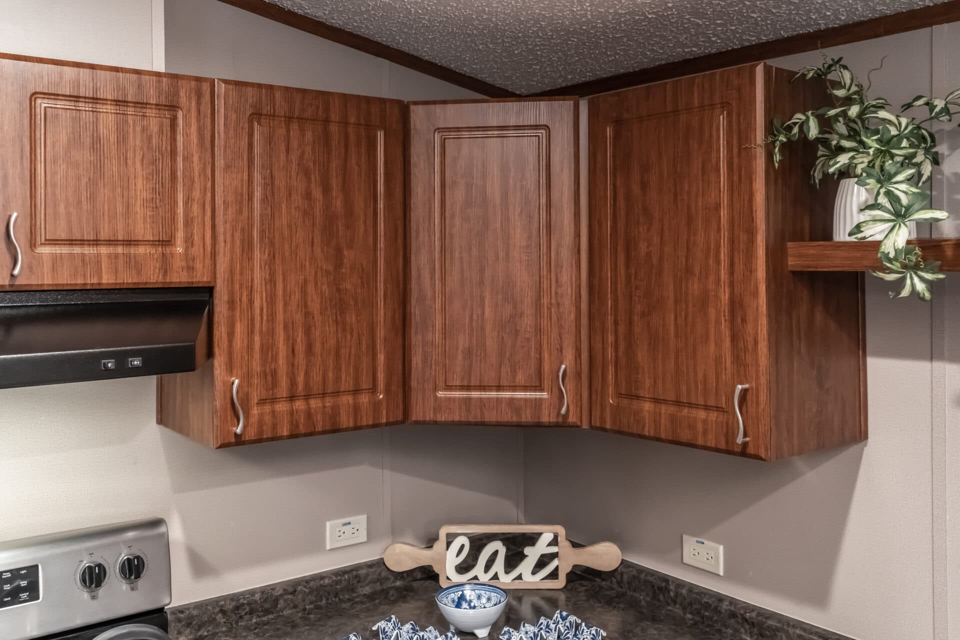 Classic c-1664-32c kitchen home features