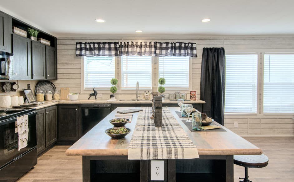 Bandera 3356 kitchen home features