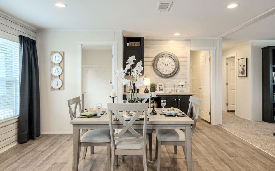 Bandera 3356 interior home features