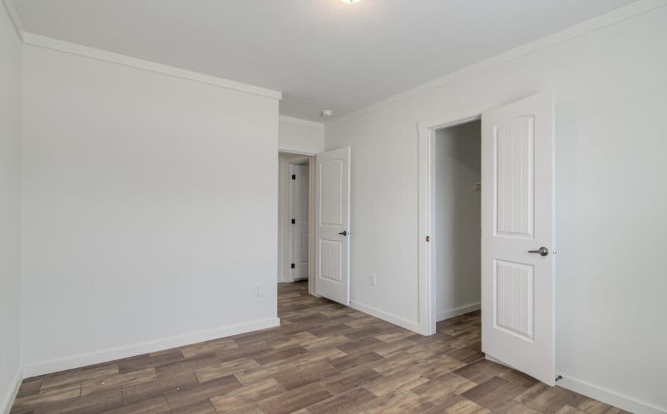 Pearl 6380 bedroom home features