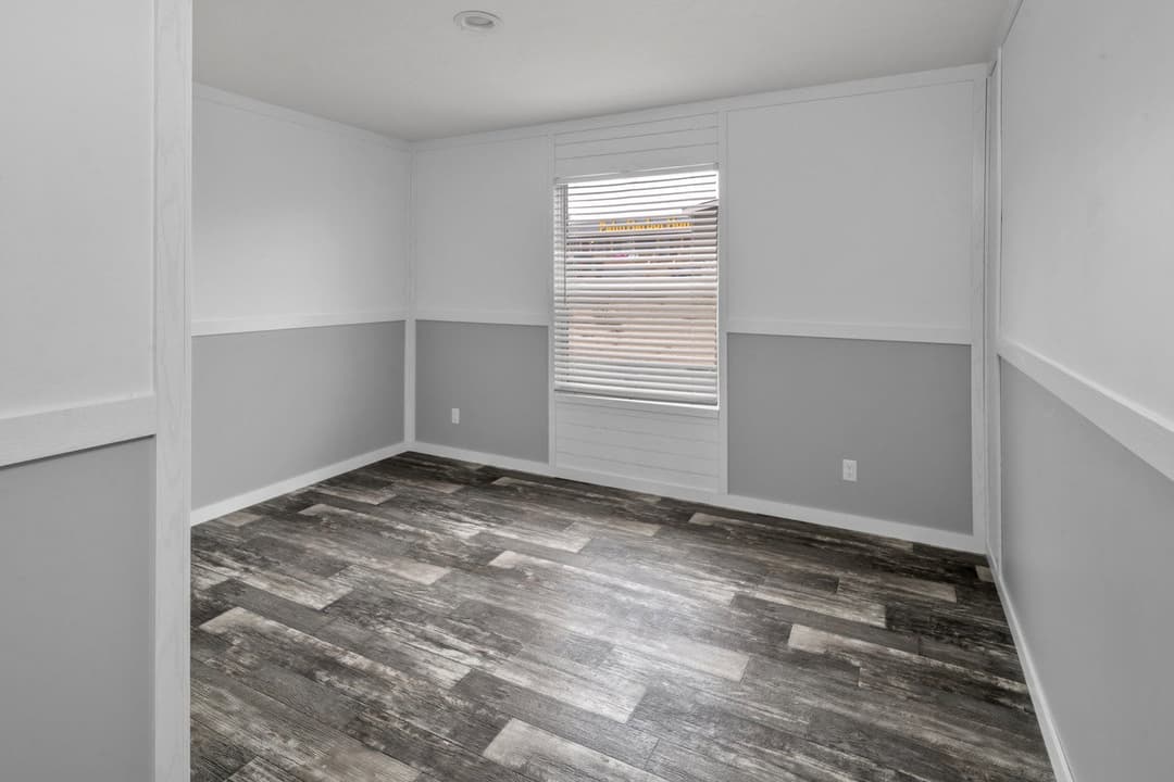 Valu premier 32724g bedroom home features